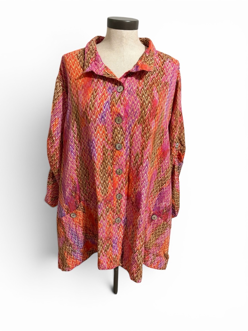 John Mark Top Women's Large Chevron Zigzag Pattern Sheer
Roll Tab Career Size 2X